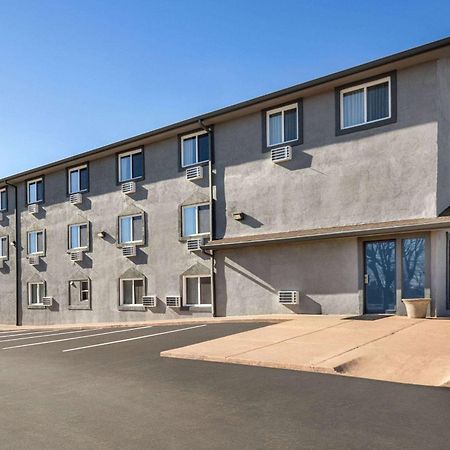 Super 8 By Wyndham Columbus Edinburgh Motel Exterior photo